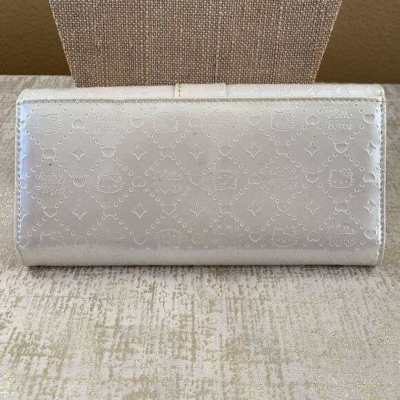 Hello Kitty Sanrio White Faux Patent Leather Long Wallet - Adorable! VGUC! - Picture 2 of 13